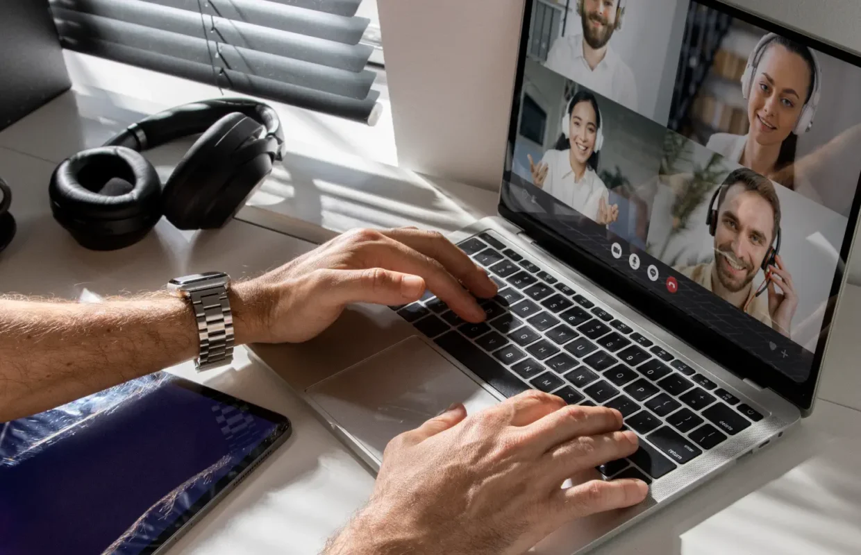 Videollamada equipo que trabaja en remoto